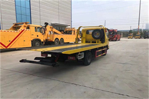 平远非事故拖车